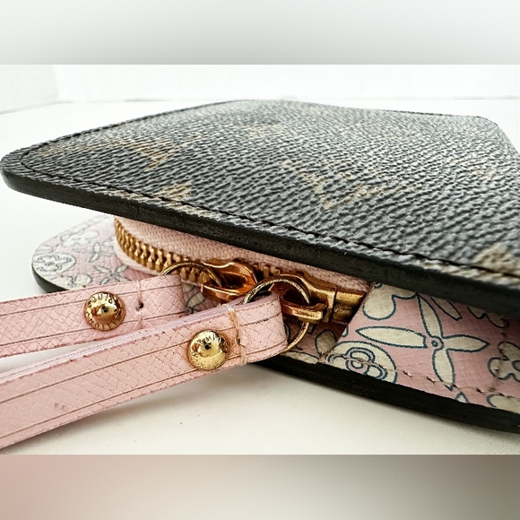 LOUIS VUITTON Monogram Fleuri Insolite PM Wallet Rose - Picture 11 of 12